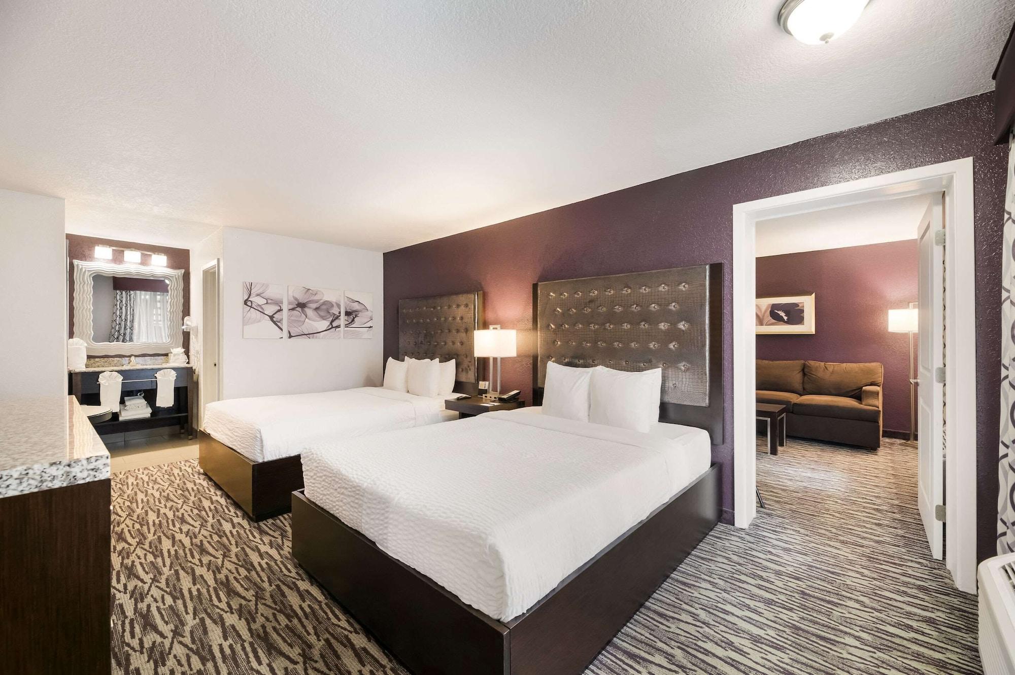 Clarion Inn & Suites Across From Universal Orlando Resort Exterior foto